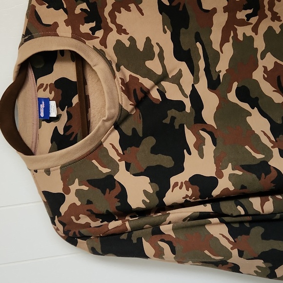 NWOT CAMO MENS SWEATER - Picture 2 of 4